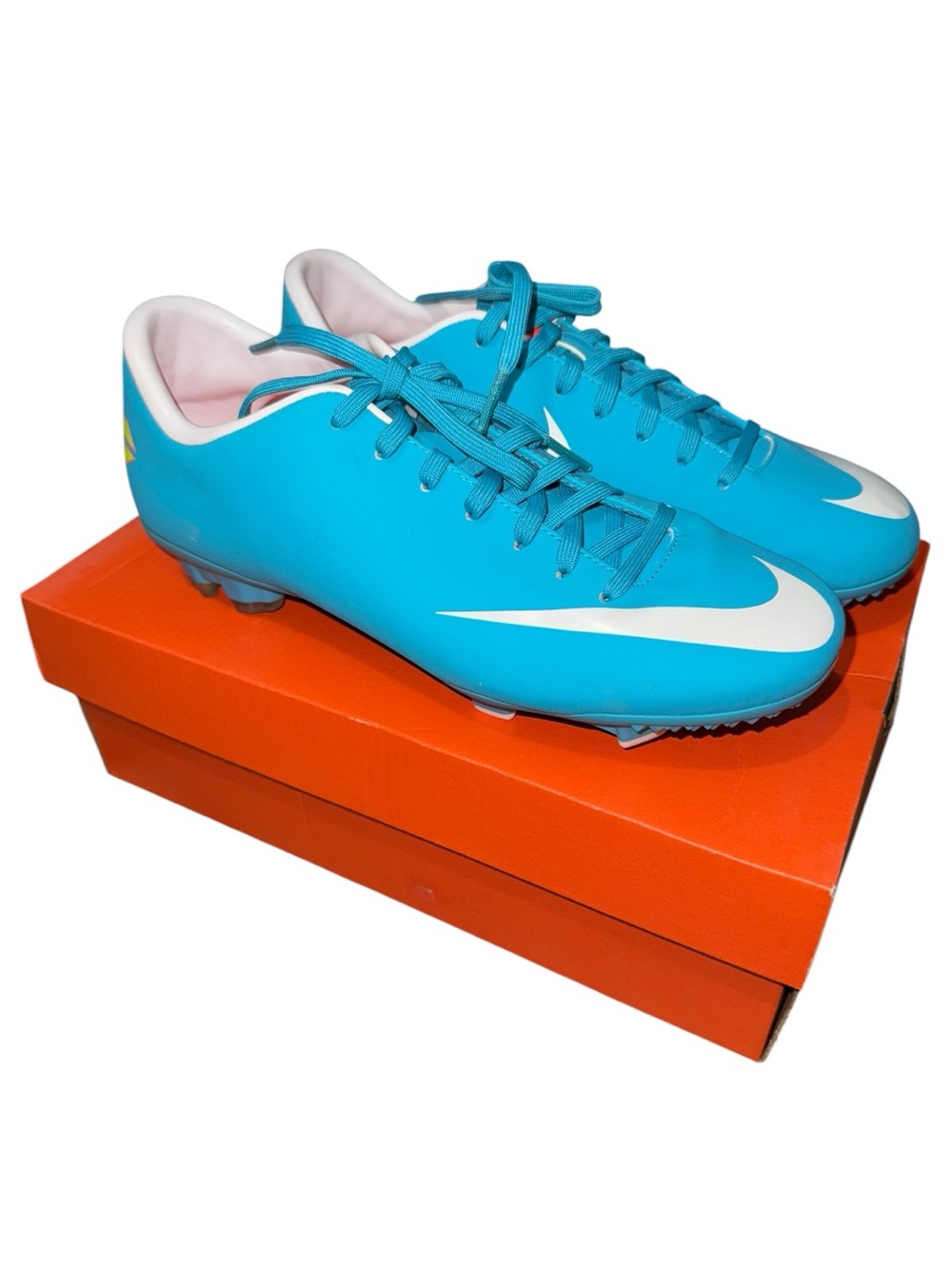 Nike Womens Mercurial Victory III FG Soccer Cleats / Size 7